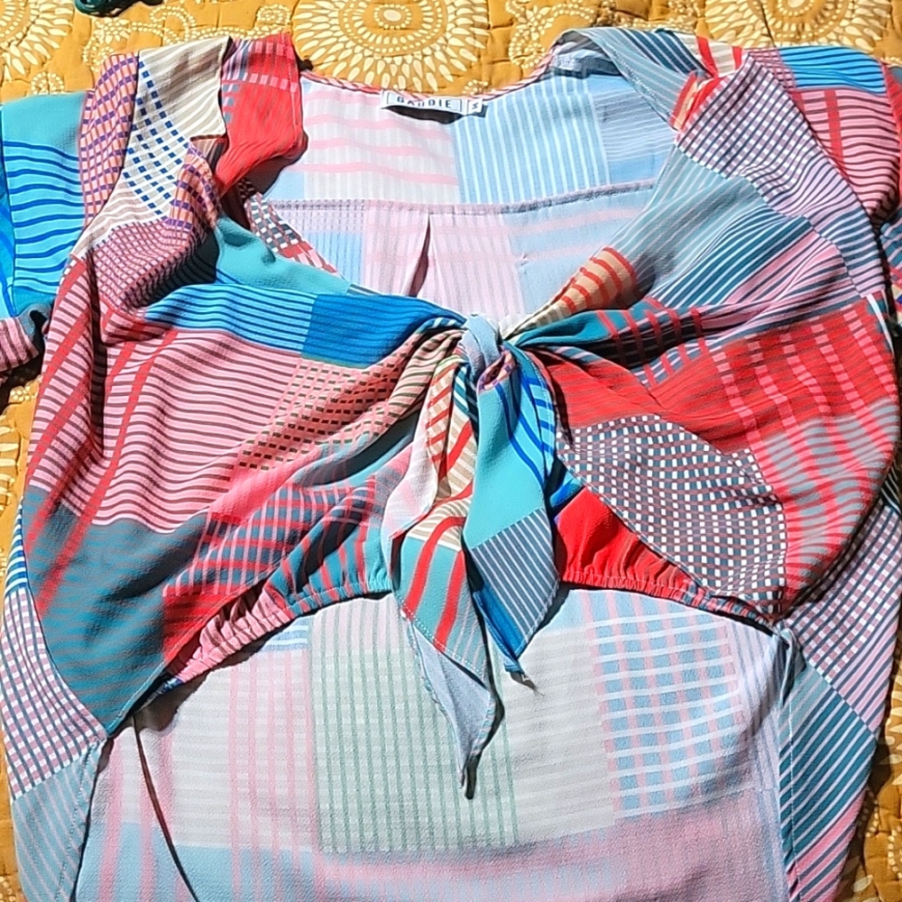 Flowy ruffle multicolor high-low blouse with tied front M like new